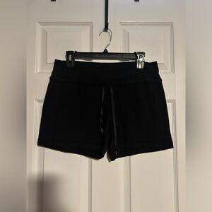 Lululemon Size 8 Women’s Shorts